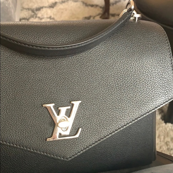 LOUIS VUITTON AUTHENTIC LOCKME - Picture 8 of 12